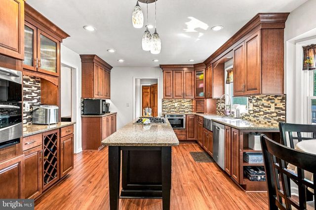 105 DEERFIELD AVE, Marlton, NJ 08053