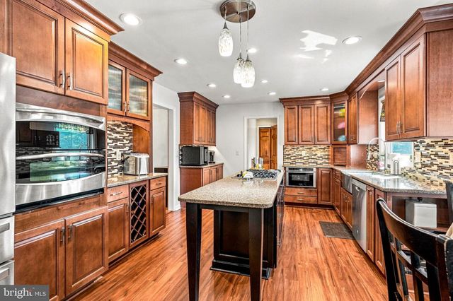 105 DEERFIELD AVE, Marlton, NJ 08053
