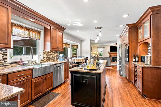 105 DEERFIELD AVE, Marlton, NJ 08053