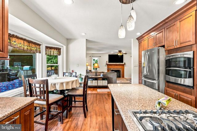 105 DEERFIELD AVE, Marlton, NJ 08053
