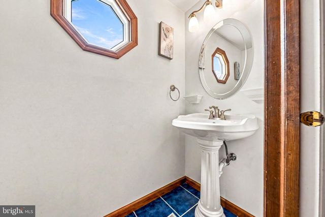 105 DEERFIELD AVE, Marlton, NJ 08053