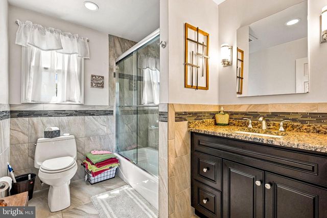 105 DEERFIELD AVE, Marlton, NJ 08053