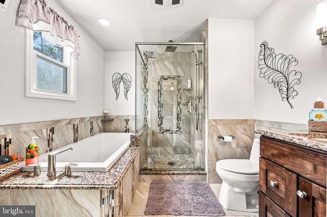 105 DEERFIELD AVE, Marlton, NJ 08053