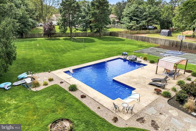 105 DEERFIELD AVE, Marlton, NJ 08053