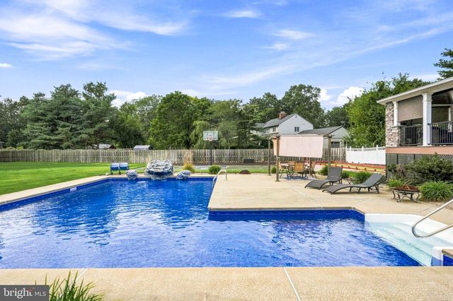 105 DEERFIELD AVE, Marlton, NJ 08053