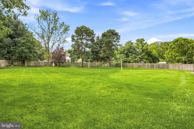 105 DEERFIELD AVE, Marlton, NJ 08053