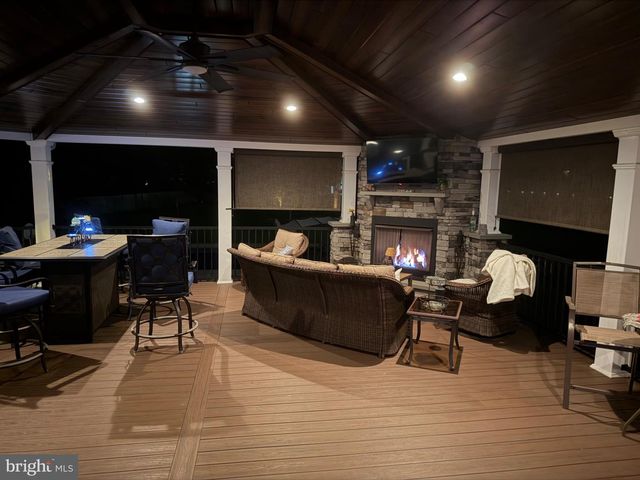 105 DEERFIELD AVE, Marlton, NJ 08053