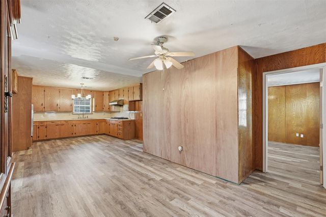 212 Jones Road, Highlands, TX 77562