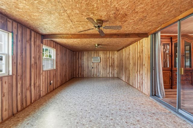 212 Jones Road, Highlands, TX 77562