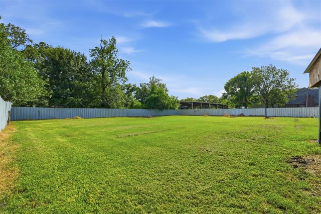 212 Jones Road, Highlands, TX 77562