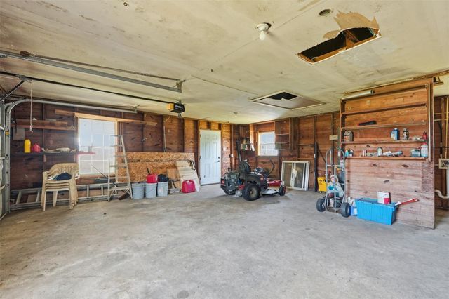 212 Jones Road, Highlands, TX 77562