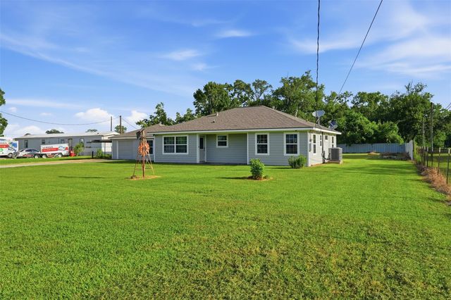 212 Jones Road, Highlands, TX 77562