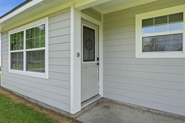 212 Jones Road, Highlands, TX 77562