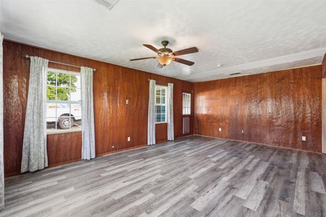 212 Jones Road, Highlands, TX 77562