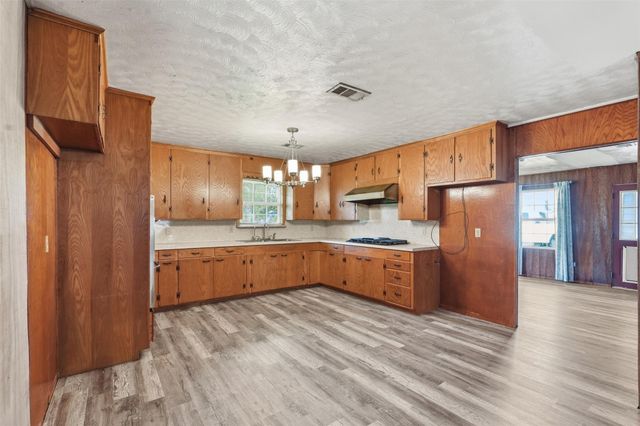 212 Jones Road, Highlands, TX 77562