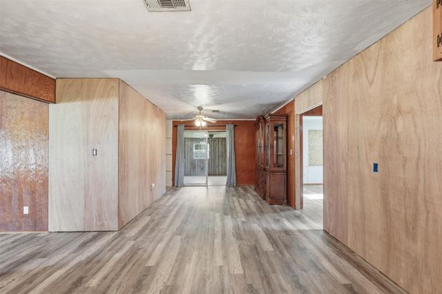 212 Jones Road, Highlands, TX 77562