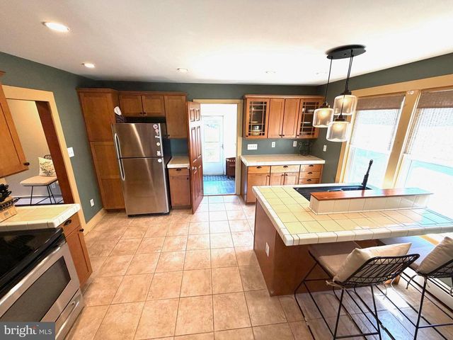 2939 N OLD BETHLEHEM PIKE, Quakertown, PA 18951