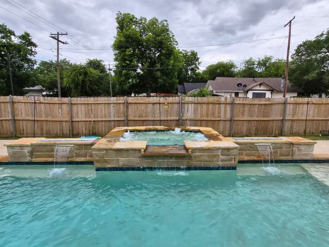 300 E University Avenue, Waxahachie, TX 75165