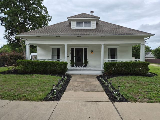 300 E University Avenue, Waxahachie, TX 75165