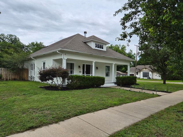 300 E University Avenue, Waxahachie, TX 75165