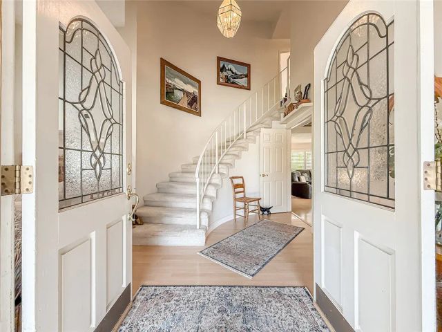 984 Oakmont Court, Simi Valley, CA 93065