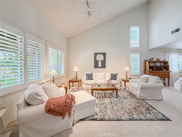 984 Oakmont Court, Simi Valley, CA 93065
