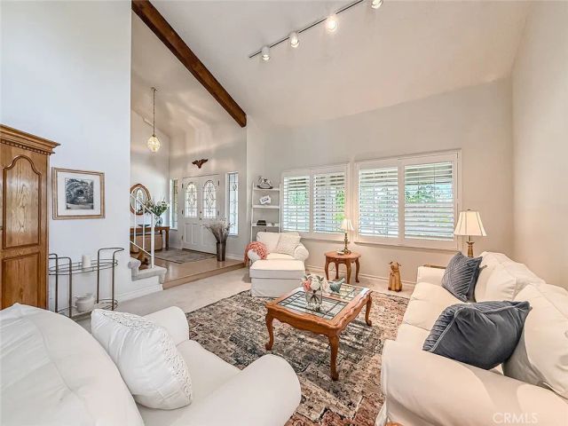 984 Oakmont Court, Simi Valley, CA 93065