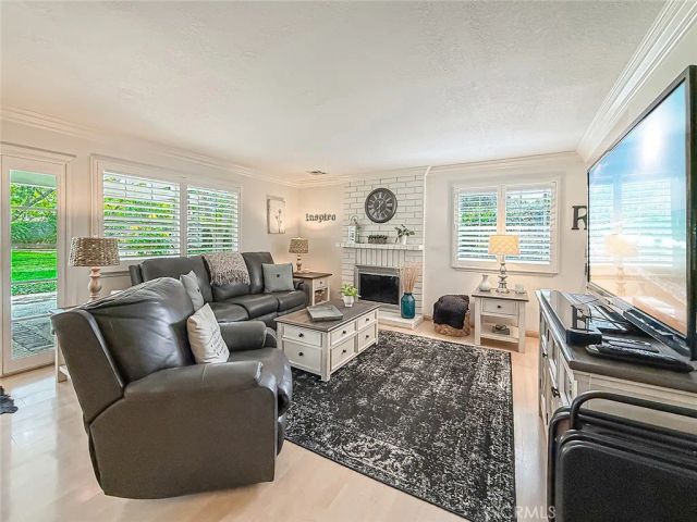 984 Oakmont Court, Simi Valley, CA 93065