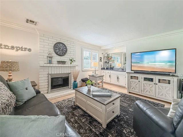 984 Oakmont Court, Simi Valley, CA 93065