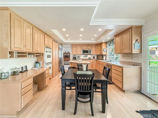 984 Oakmont Court, Simi Valley, CA 93065
