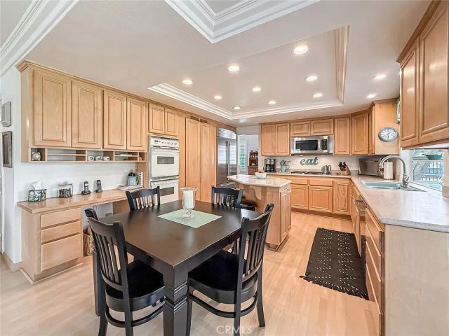 984 Oakmont Court, Simi Valley, CA 93065