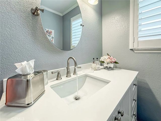 984 Oakmont Court, Simi Valley, CA 93065