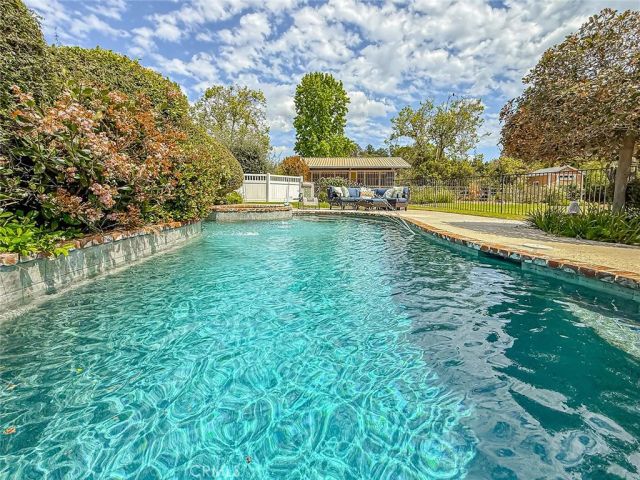 984 Oakmont Court, Simi Valley, CA 93065