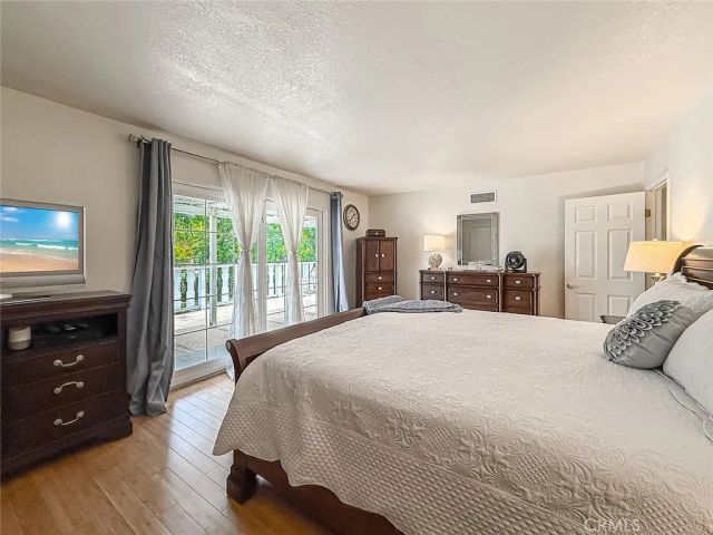 984 Oakmont Court, Simi Valley, CA 93065