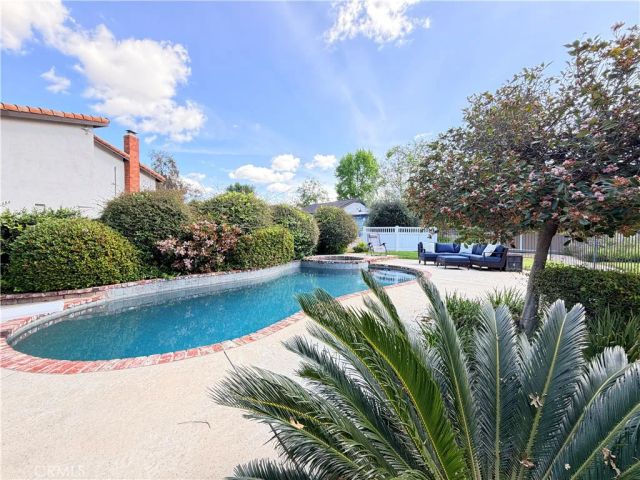 984 Oakmont Court, Simi Valley, CA 93065