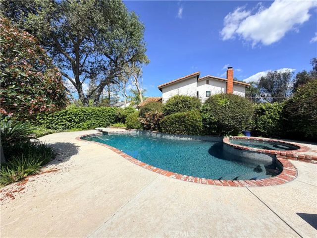 984 Oakmont Court, Simi Valley, CA 93065