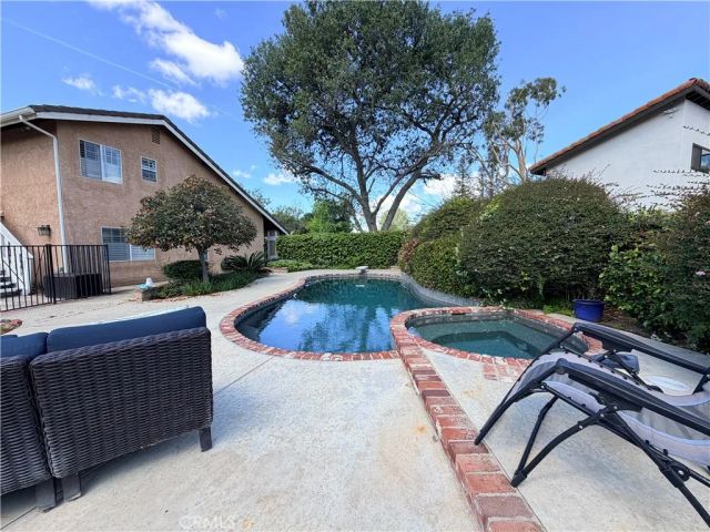984 Oakmont Court, Simi Valley, CA 93065