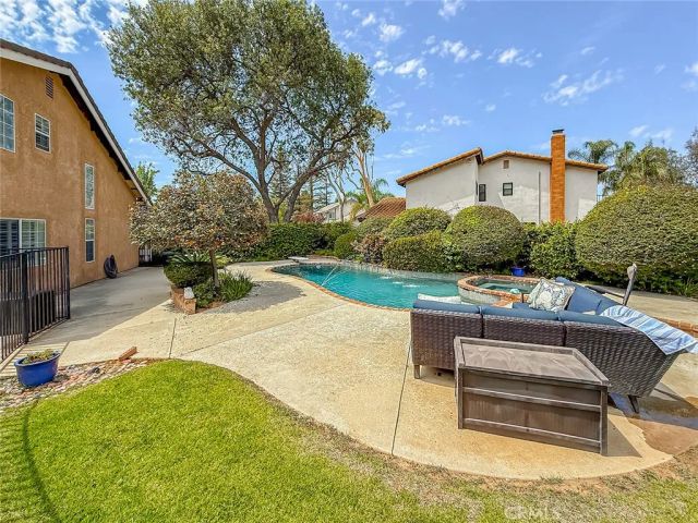 984 Oakmont Court, Simi Valley, CA 93065