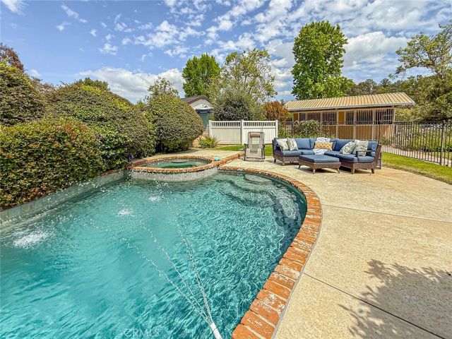 984 Oakmont Court, Simi Valley, CA 93065