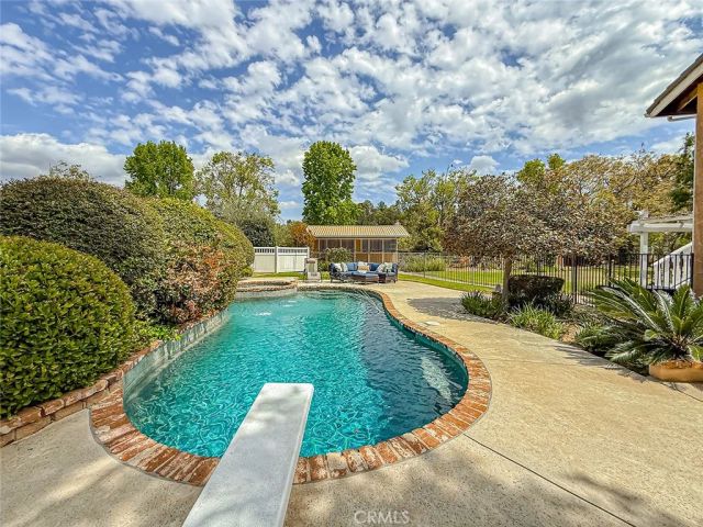 984 Oakmont Court, Simi Valley, CA 93065