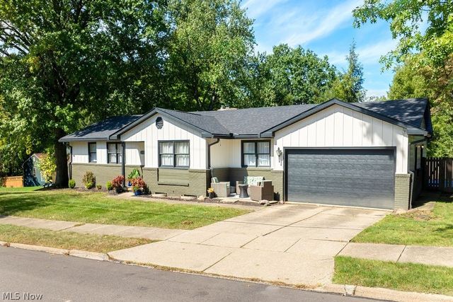 1133 Romayne Drive, Akron, OH 44313