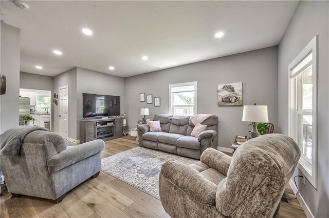 512 E Lexington Street, Richmond, MO 64085