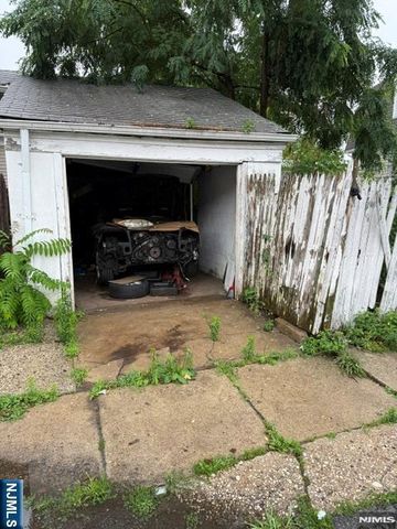 872 Lyons Avenue, Irvington, NJ 07111