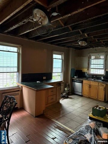 872 Lyons Avenue, Irvington, NJ 07111