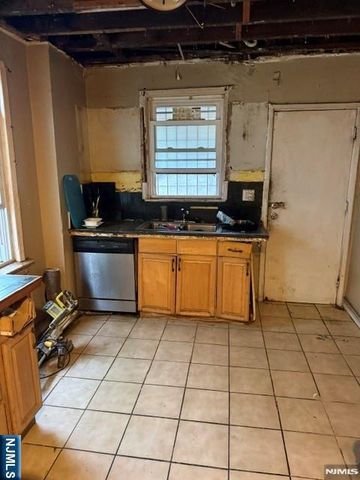 872 Lyons Avenue, Irvington, NJ 07111