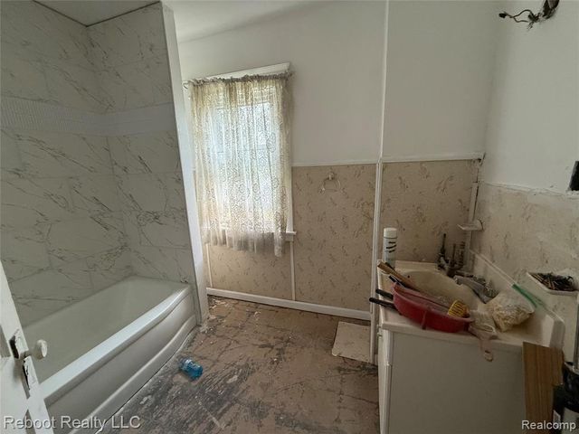 5230 Maplewood Street, Detroit, MI 48204