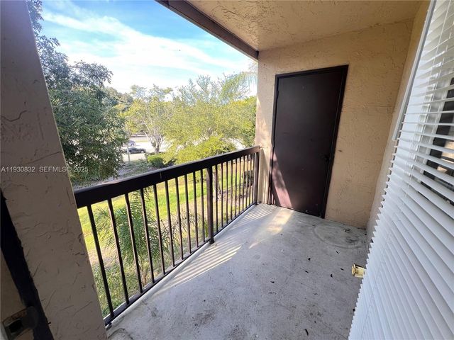 4581 W Mcnab Rd 22, Pompano Beach, FL 33069