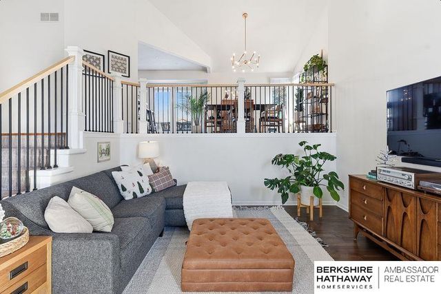 523 S 158th Street, Omaha, NE 68118