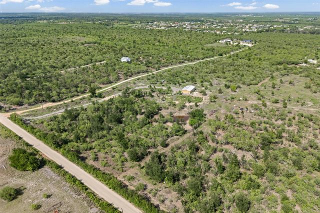 3882 Dry Creek RD, Lockhart, TX 78644
