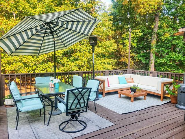 8595 Woodledge Lane, Roswell, GA 30076